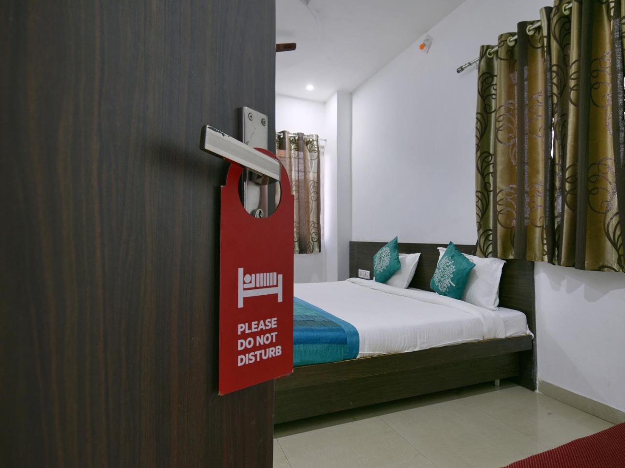 Oyo 9969 Hotel Kshipra Dham Ujjain Eksteriør billede