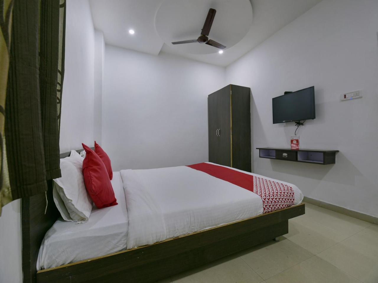 Oyo 9969 Hotel Kshipra Dham Ujjain Eksteriør billede