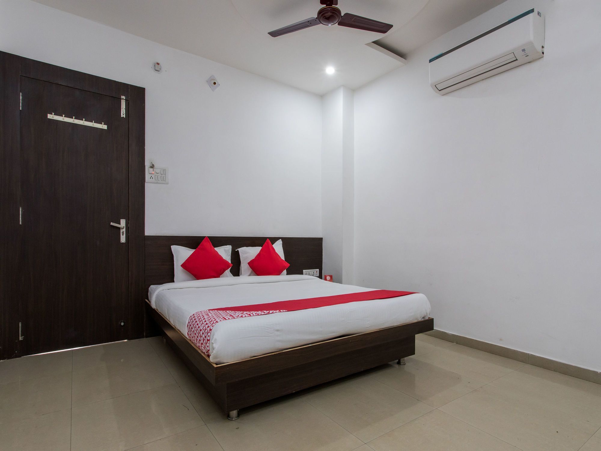 Oyo 9969 Hotel Kshipra Dham Ujjain Eksteriør billede